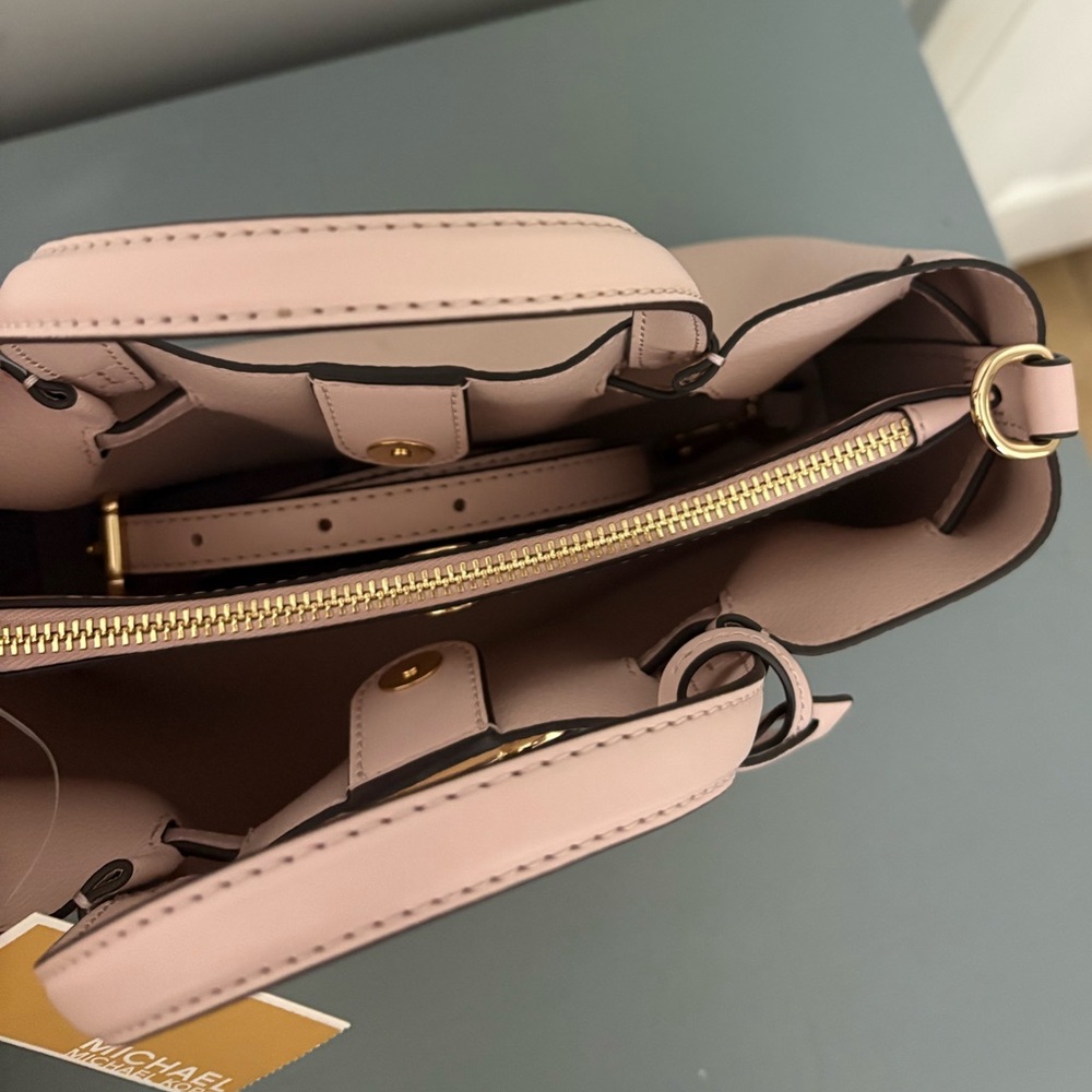 Michael Kors Carson Bag - Picture 3 of 3